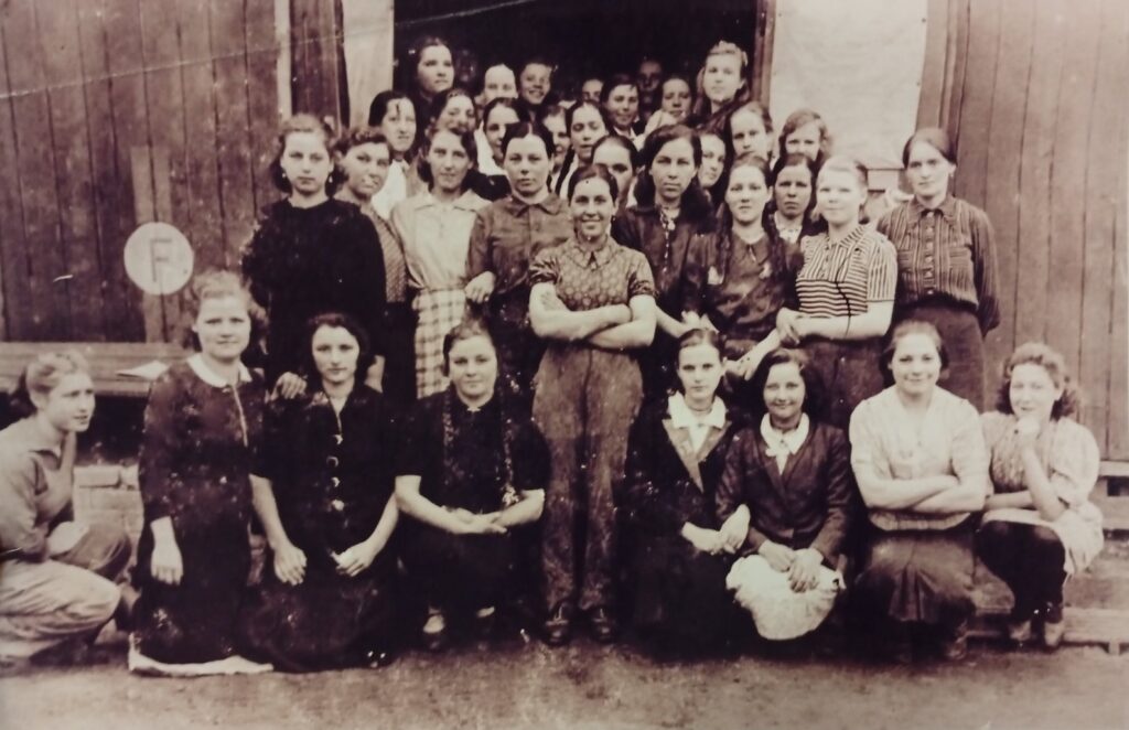 1942 летавські дівчата в Німеччині
